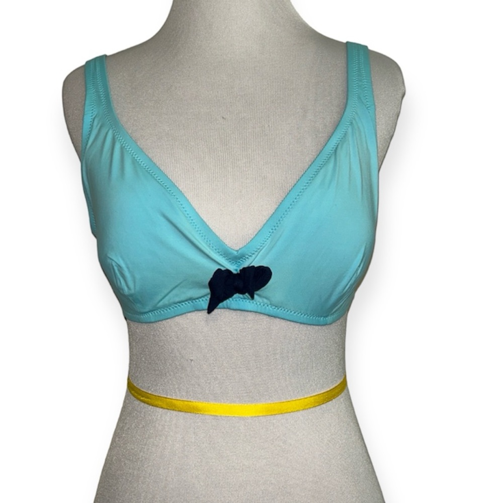 5/$30 🎈 Lands end blue bikini top women’s size 8